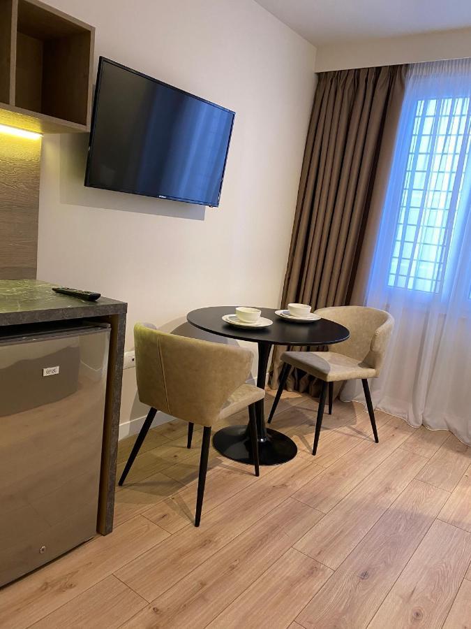 Living Studio Apartments Tiranë Luaran gambar