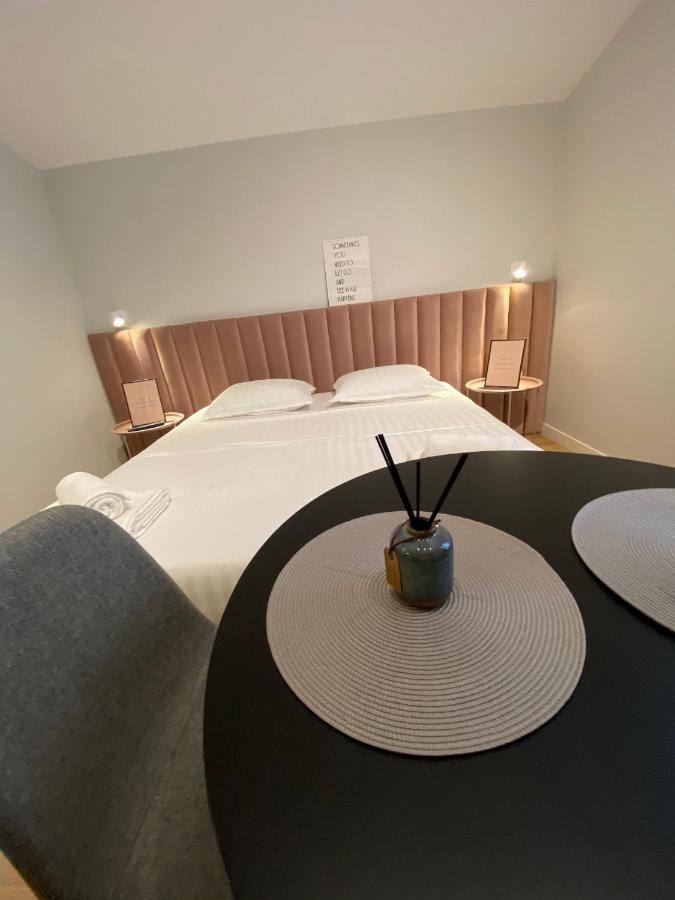 Living Studio Apartments Tiranë Luaran gambar