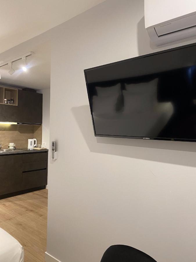 Living Studio Apartments Tiranë Luaran gambar