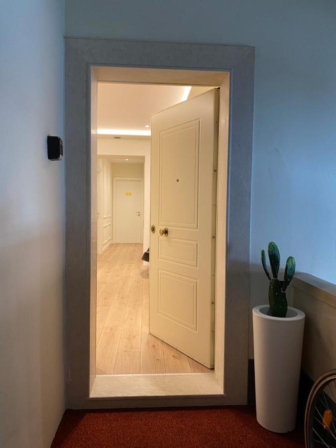 Living Studio Apartments Tiranë Luaran gambar